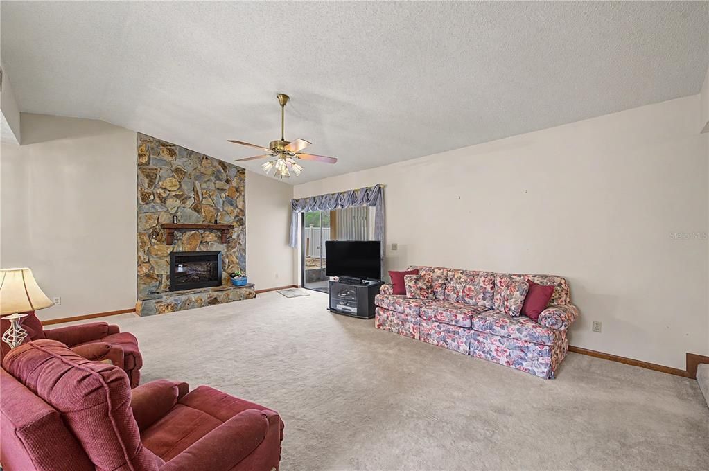 For Sale: $359,000 (3 beds, 2 baths, 1337 Square Feet)