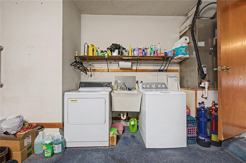 For Sale: $359,000 (3 beds, 2 baths, 1337 Square Feet)