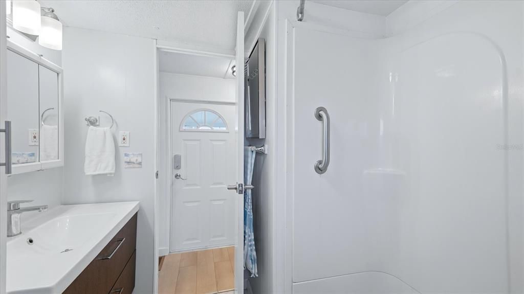 На продажу: $119,900 (2 спален, 1 ванн, 748 Квадратных фут)