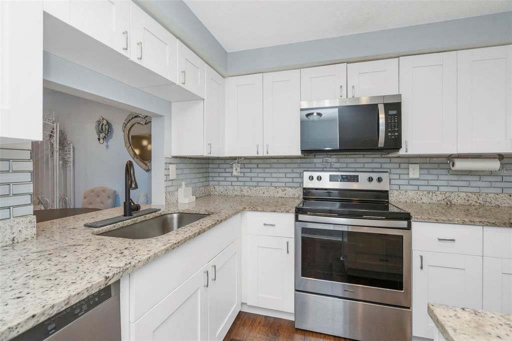 For Sale: $99,999 (2 beds, 1 baths, 831 Square Feet)
