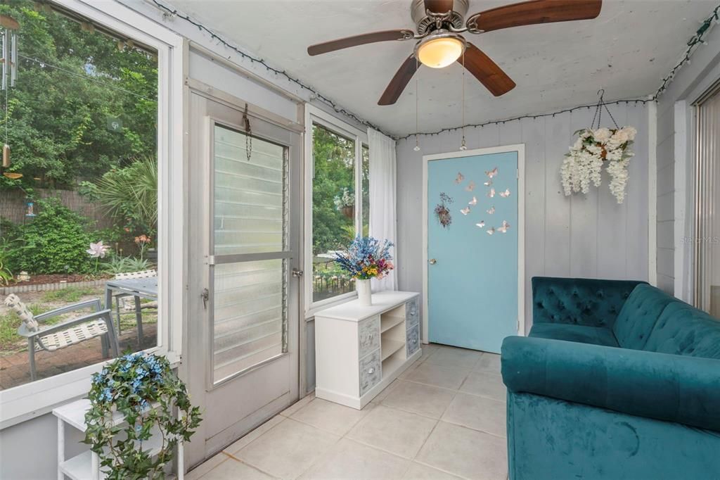 For Sale: $99,999 (2 beds, 1 baths, 831 Square Feet)