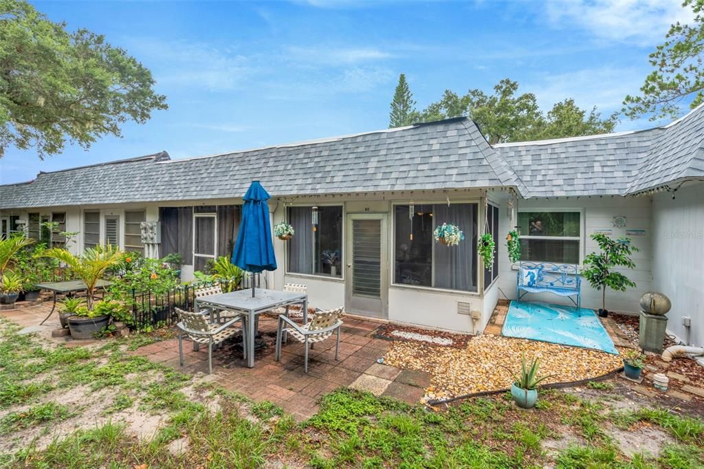 For Sale: $99,999 (2 beds, 1 baths, 831 Square Feet)