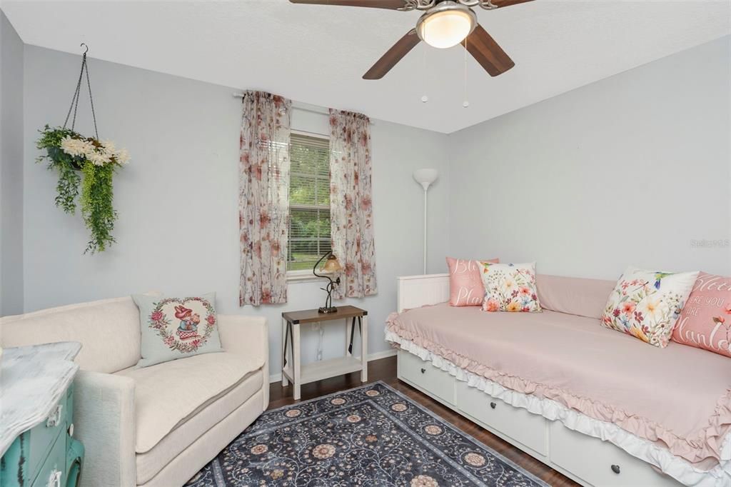 For Sale: $99,999 (2 beds, 1 baths, 831 Square Feet)