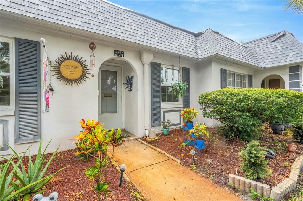 For Sale: $99,999 (2 beds, 1 baths, 831 Square Feet)