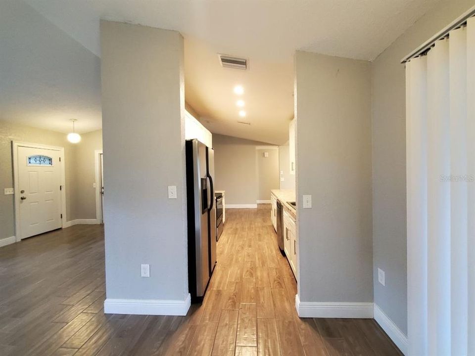 For Rent: $1,900 (4 beds, 2 baths, 1558 Square Feet)
