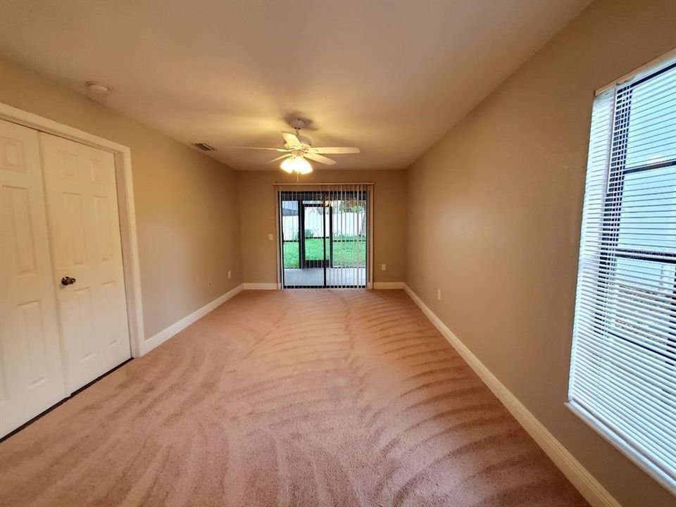 For Rent: $1,900 (4 beds, 2 baths, 1558 Square Feet)