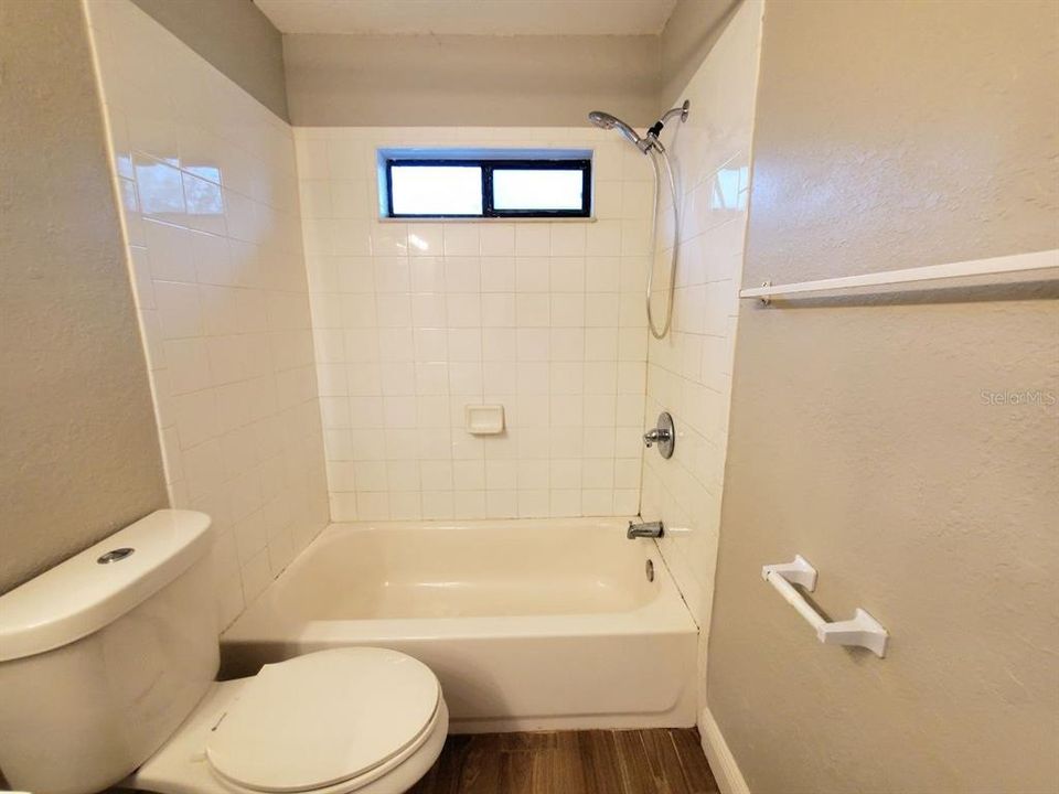 For Rent: $1,900 (4 beds, 2 baths, 1558 Square Feet)