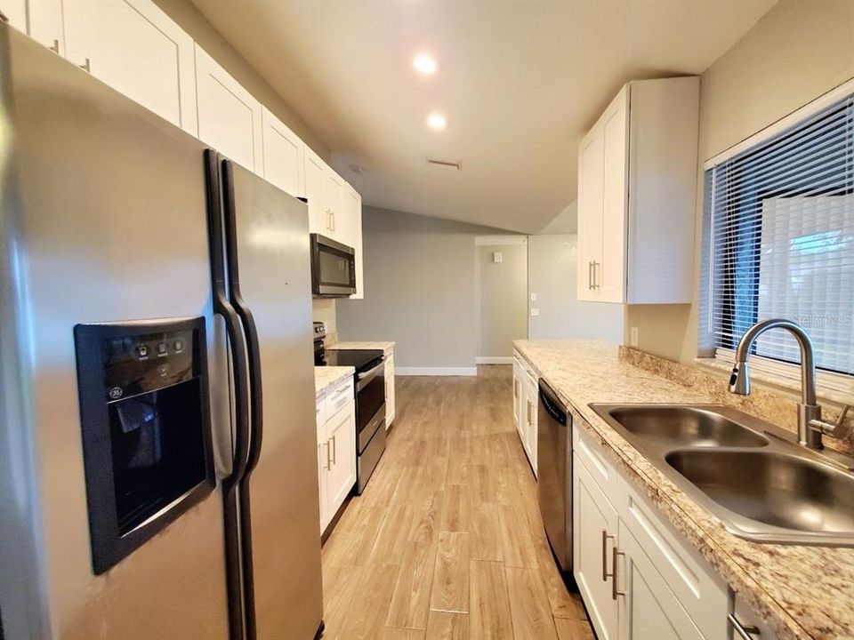 For Rent: $1,900 (4 beds, 2 baths, 1558 Square Feet)