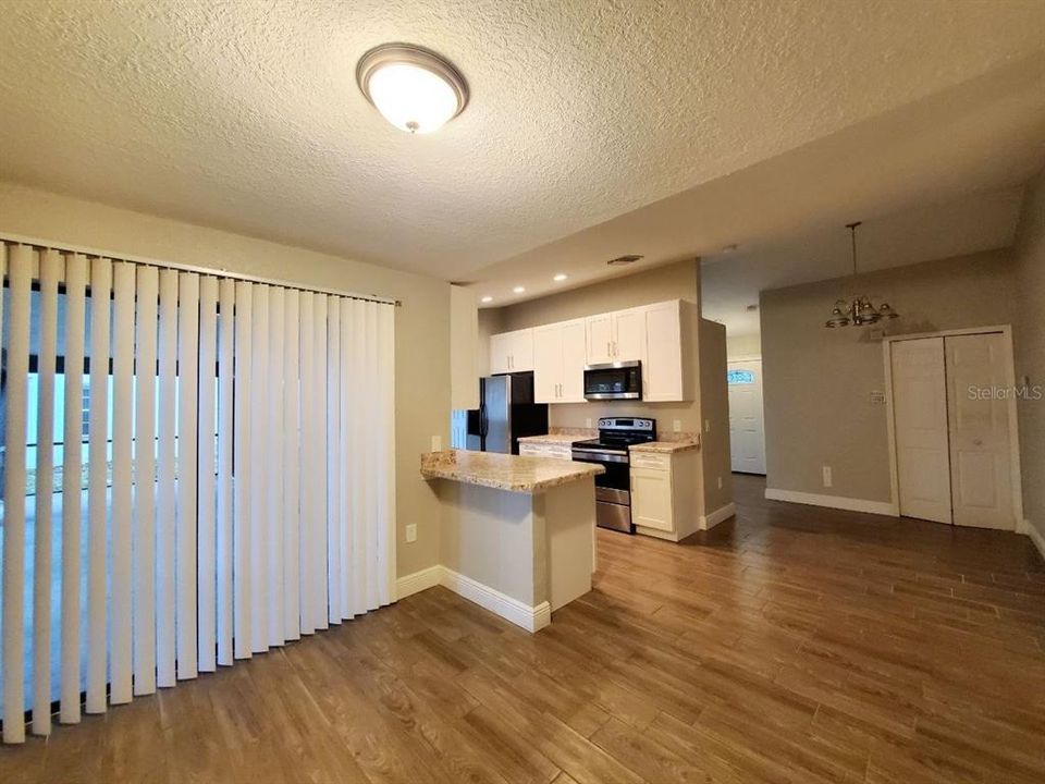 For Rent: $1,900 (4 beds, 2 baths, 1558 Square Feet)