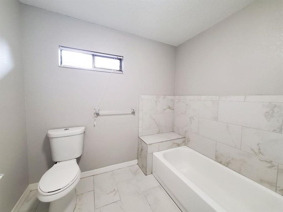 For Rent: $1,900 (4 beds, 2 baths, 1558 Square Feet)