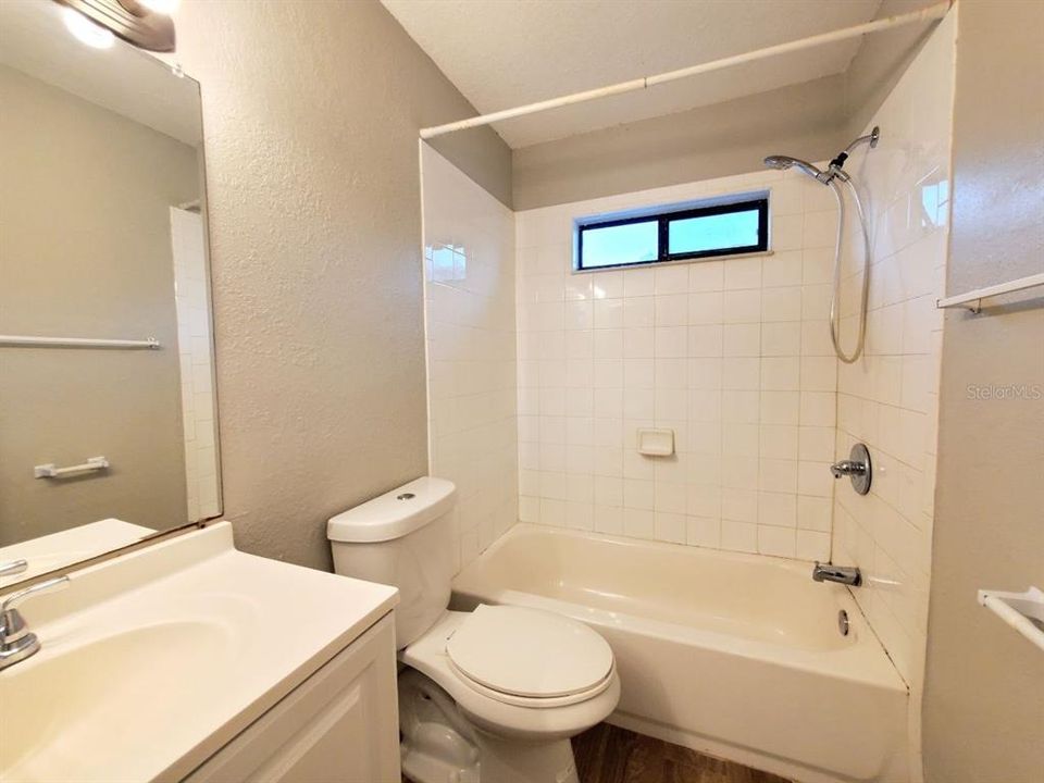 For Rent: $1,900 (4 beds, 2 baths, 1558 Square Feet)