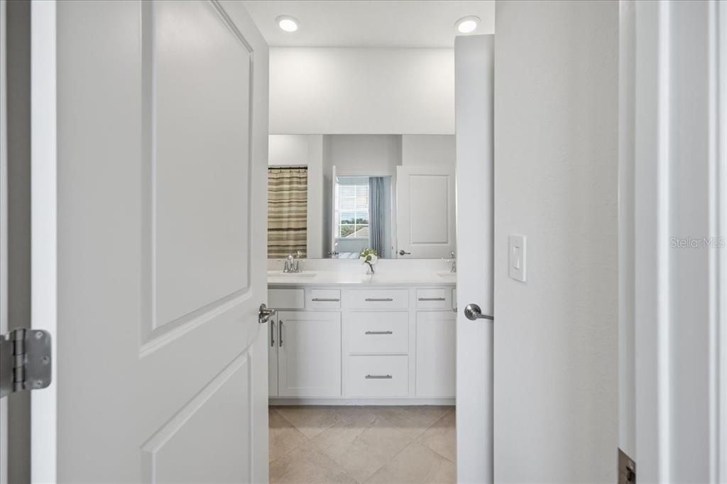 For Rent: $2,300 (3 beds, 2 baths, 1301 Square Feet)