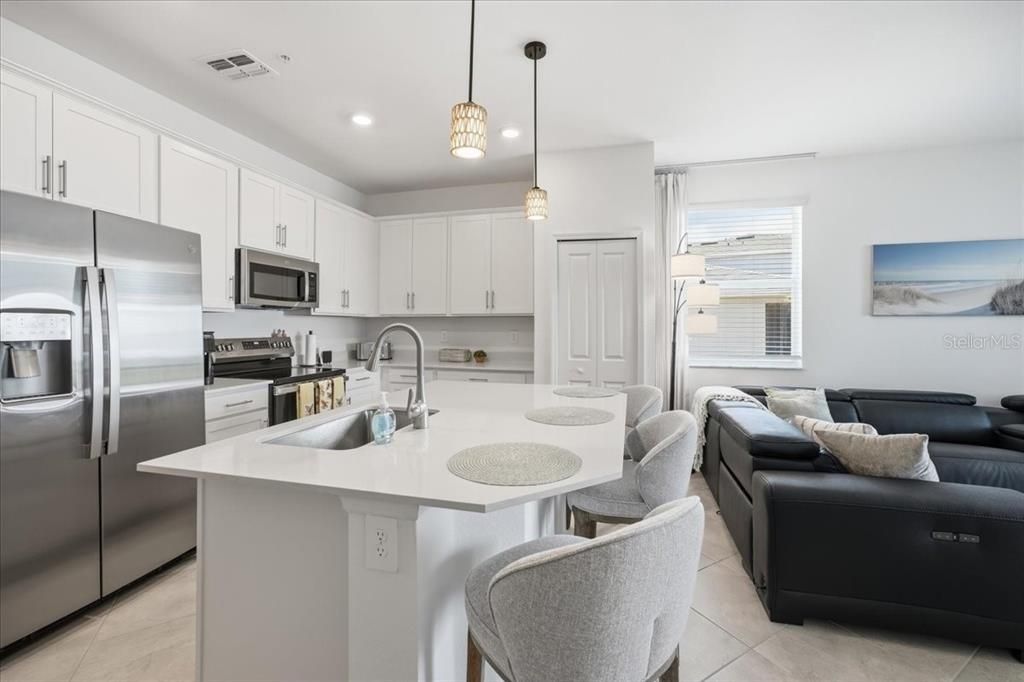 For Rent: $2,300 (3 beds, 2 baths, 1301 Square Feet)