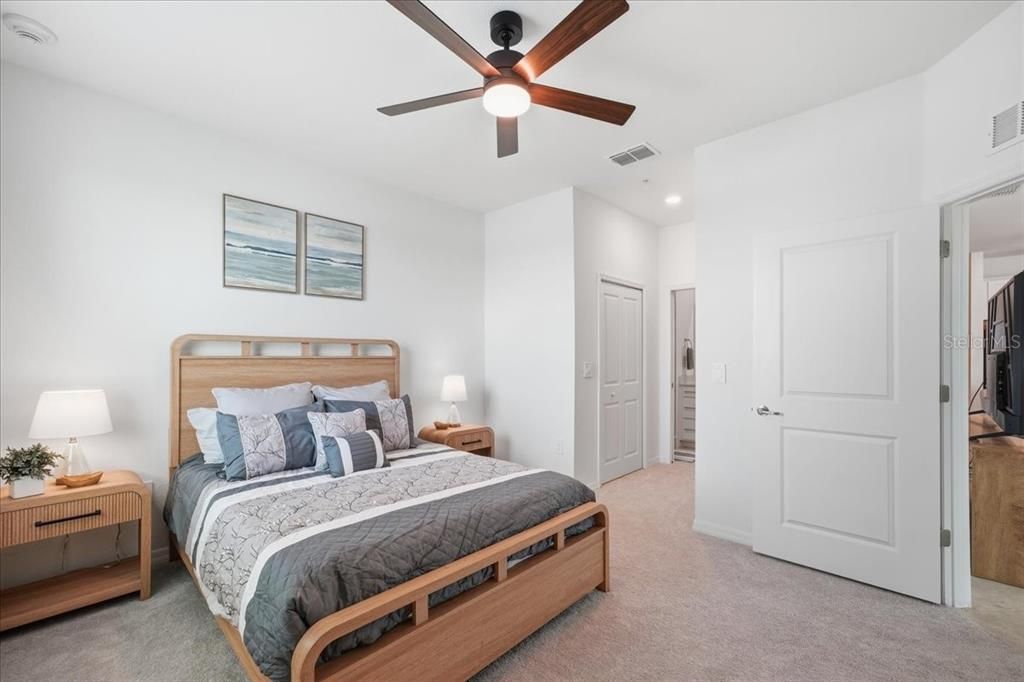 For Rent: $2,300 (3 beds, 2 baths, 1301 Square Feet)