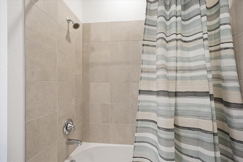 For Rent: $2,300 (3 beds, 2 baths, 1301 Square Feet)
