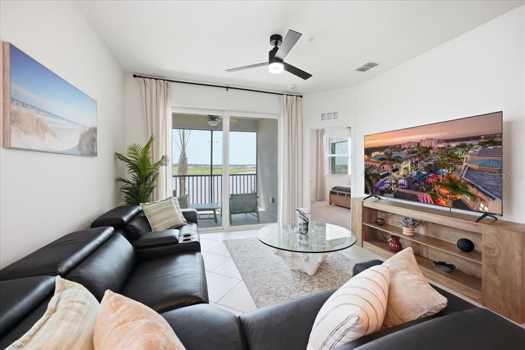 For Rent: $2,300 (3 beds, 2 baths, 1301 Square Feet)