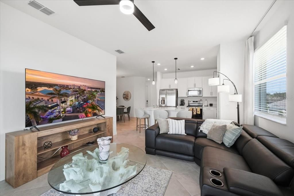 For Rent: $2,300 (3 beds, 2 baths, 1301 Square Feet)