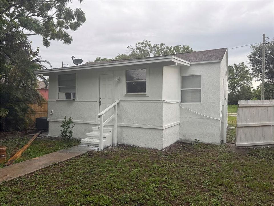 For Sale: $210,000 (3 beds, 1 baths, 792 Square Feet)