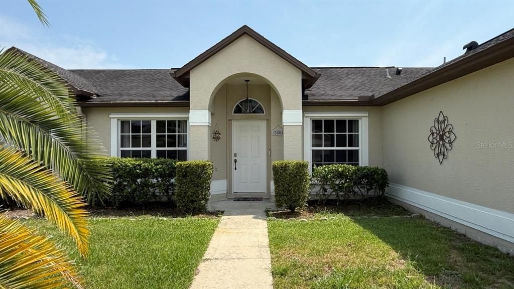 For Rent: $2,300 (3 beds, 2 baths, 1585 Square Feet)