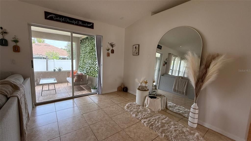 For Rent: $2,300 (3 beds, 2 baths, 1585 Square Feet)