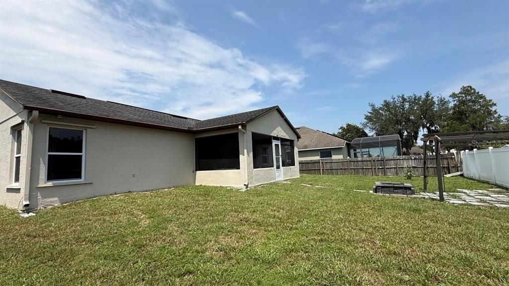 For Rent: $2,300 (3 beds, 2 baths, 1585 Square Feet)