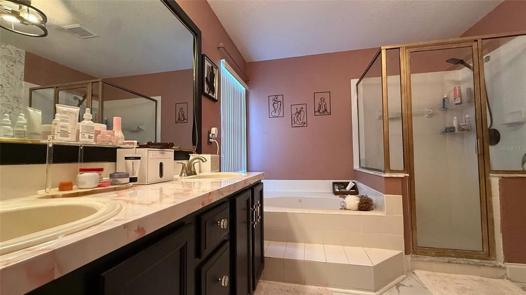 For Rent: $2,300 (3 beds, 2 baths, 1585 Square Feet)