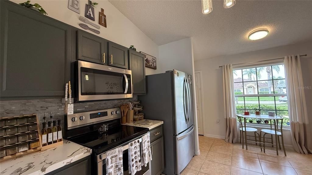 For Rent: $2,300 (3 beds, 2 baths, 1585 Square Feet)