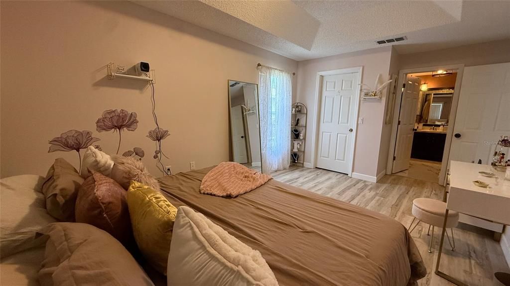 For Rent: $2,300 (3 beds, 2 baths, 1585 Square Feet)