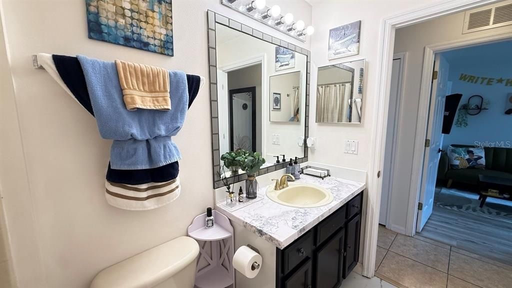 For Rent: $2,300 (3 beds, 2 baths, 1585 Square Feet)