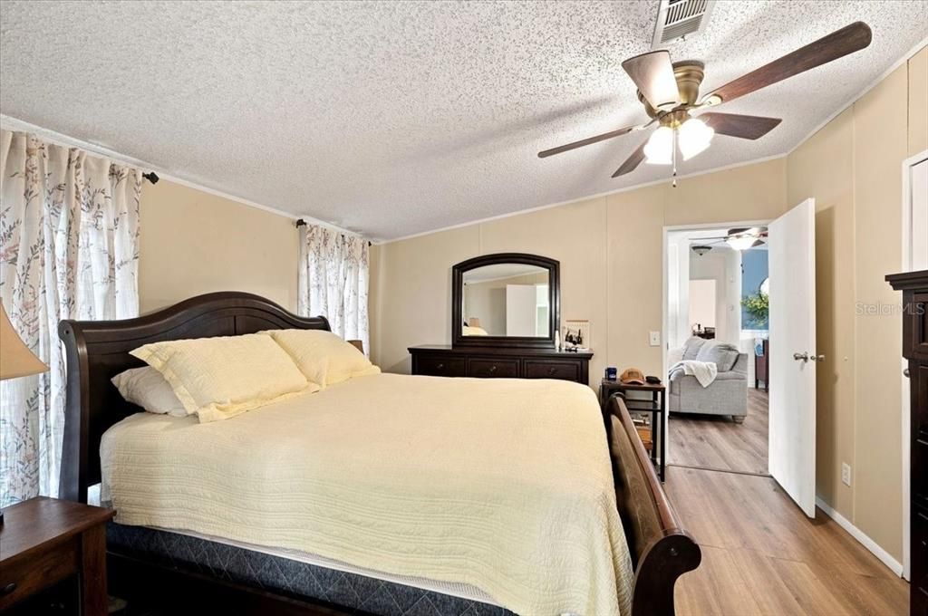Activo con contrato: $350,000 (3 camas, 2 baños, 1248 Pies cuadrados)