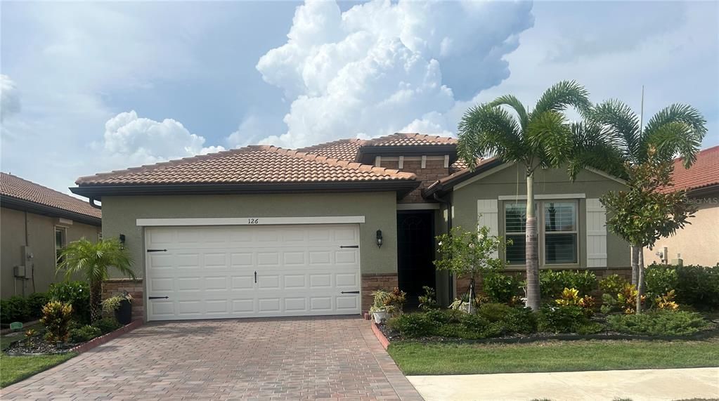For Sale: $619,900 (4 beds, 2 baths, 2023 Square Feet)