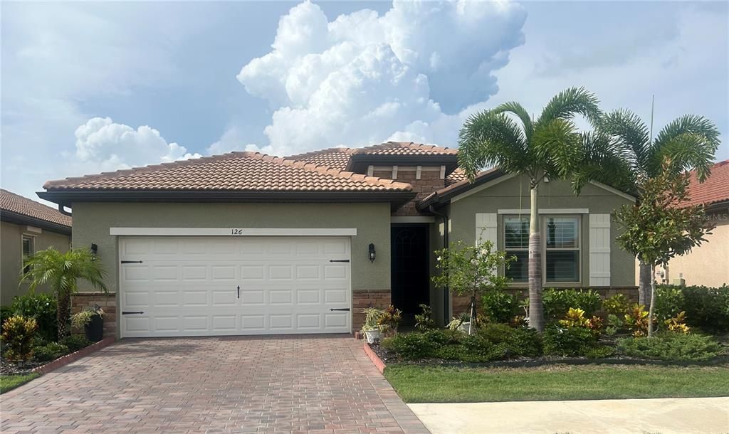 For Sale: $619,900 (4 beds, 2 baths, 2023 Square Feet)