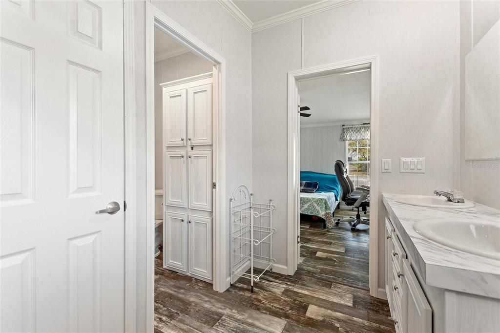 На продажу: $299,900 (3 спален, 2 ванн, 1680 Квадратных фут)