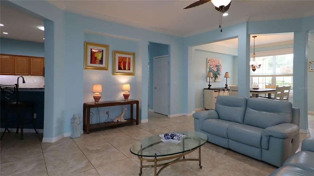 En Venta: $374,750 (3 camas, 2 baños, 2413 Pies cuadrados)