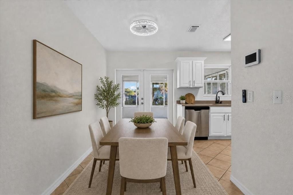 На продажу: $189,990 (2 спален, 1 ванн, 912 Квадратных фут)