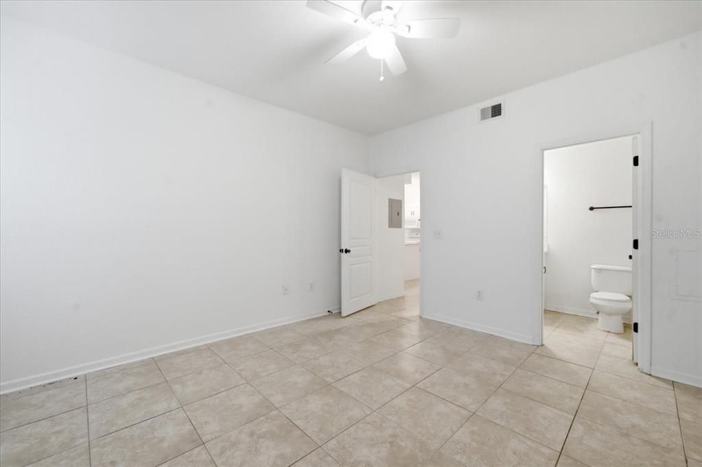 For Sale: $150,000 (2 beds, 2 baths, 1032 Square Feet)