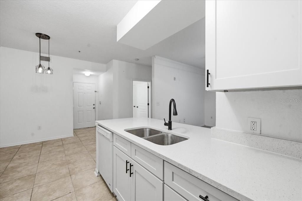 For Sale: $150,000 (2 beds, 2 baths, 1032 Square Feet)