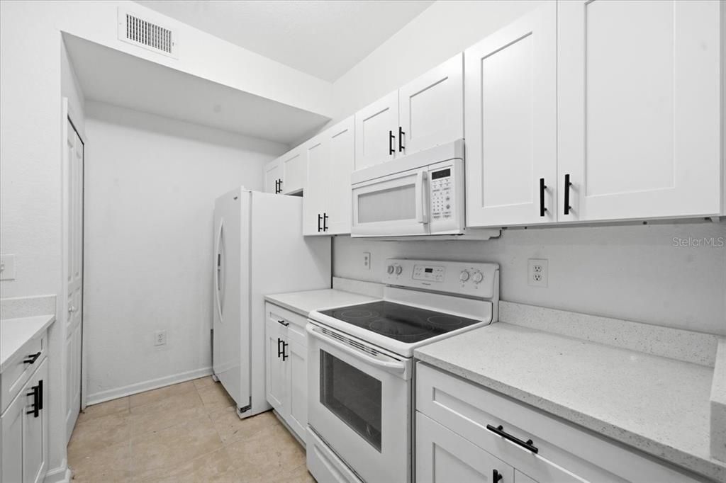 For Sale: $150,000 (2 beds, 2 baths, 1032 Square Feet)