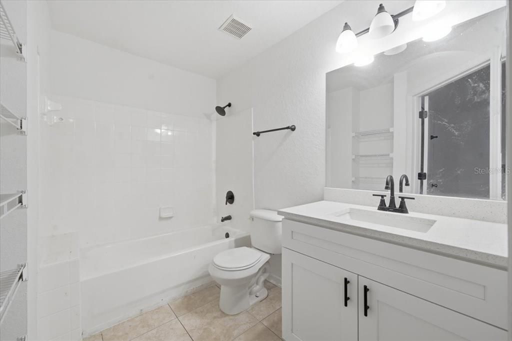 For Sale: $150,000 (2 beds, 2 baths, 1032 Square Feet)