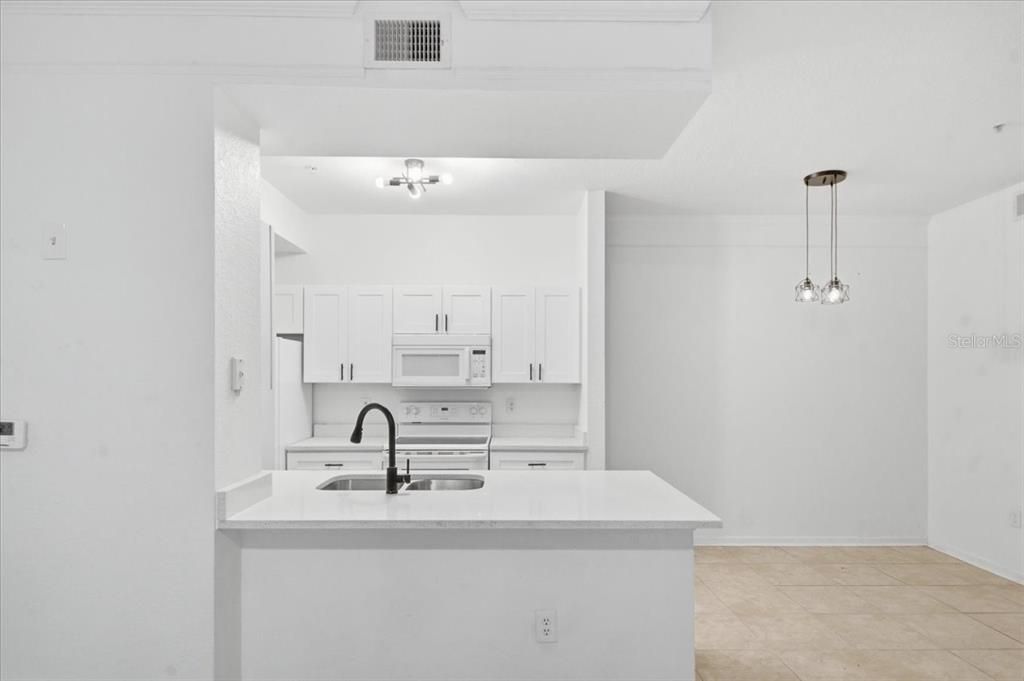 For Sale: $150,000 (2 beds, 2 baths, 1032 Square Feet)