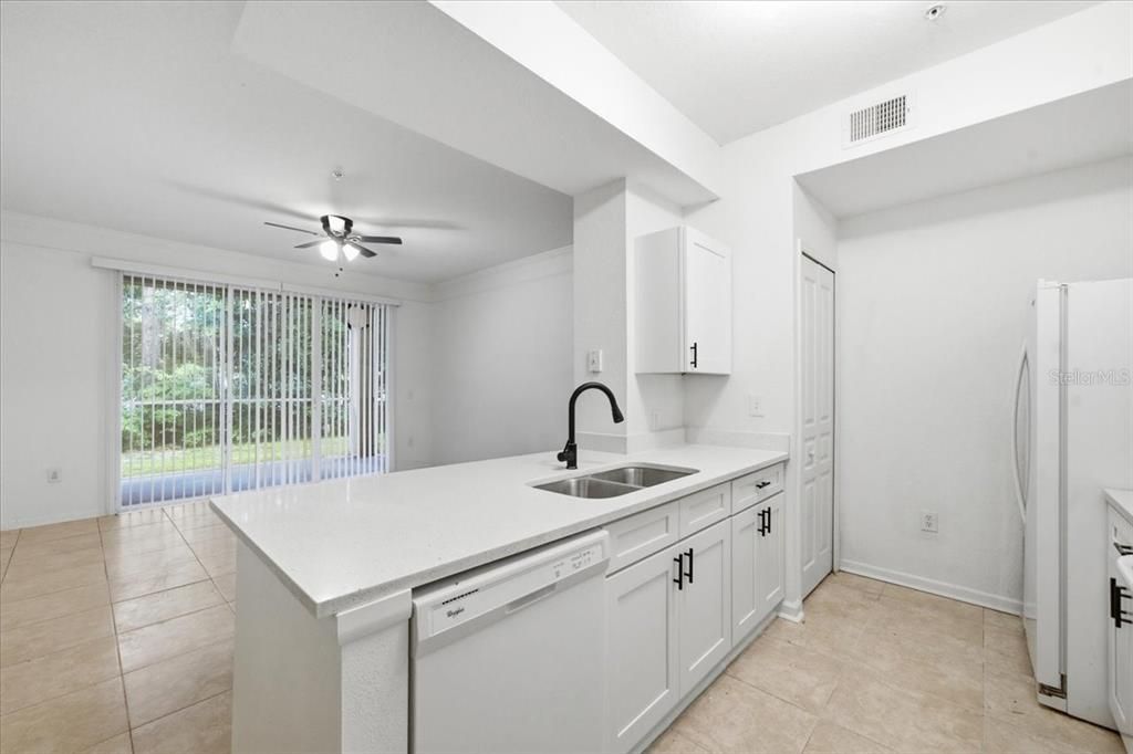 For Sale: $150,000 (2 beds, 2 baths, 1032 Square Feet)