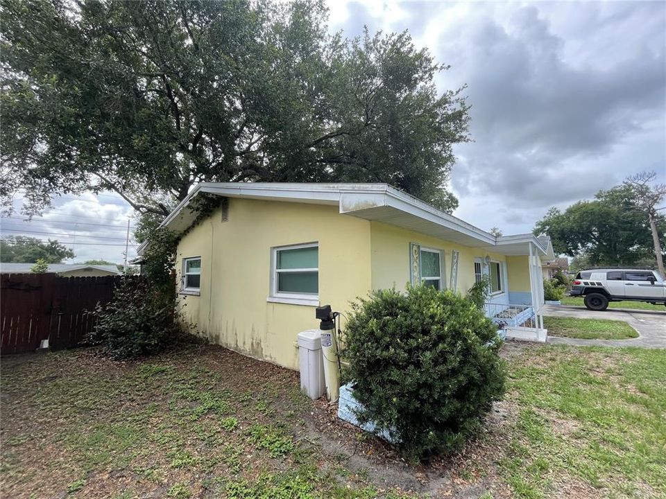 For Sale: $338,000 (2 beds, 2 baths, 1160 Square Feet)