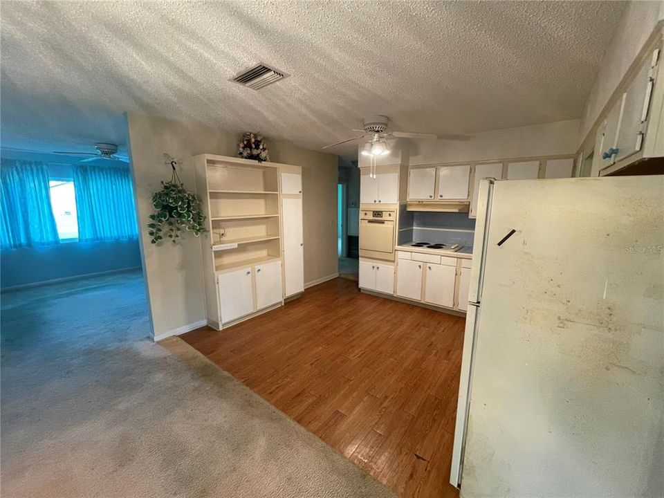 For Sale: $338,000 (2 beds, 2 baths, 1160 Square Feet)