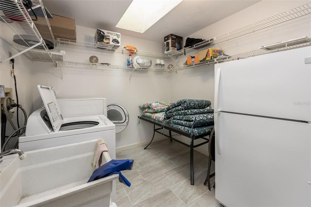 На продажу: $364,900 (3 спален, 2 ванн, 2081 Квадратных фут)