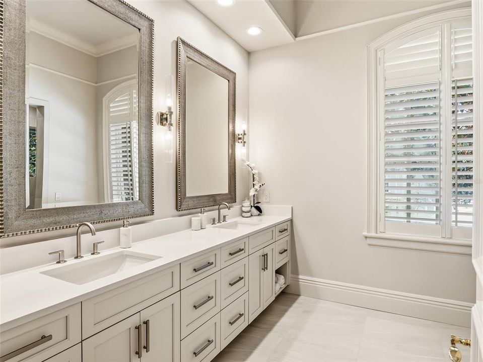 For Sale: $6,650,000 (5 beds, 5 baths, 6970 Square Feet)