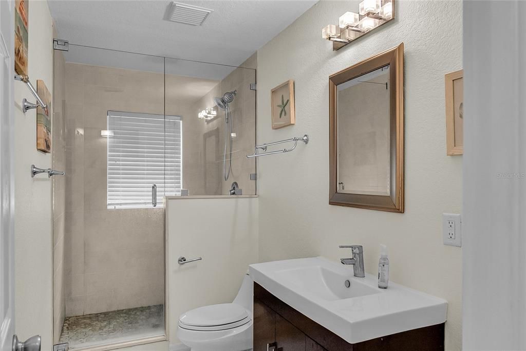 En Venta: $2,999,999 (6 camas, 5 baños, 4676 Pies cuadrados)