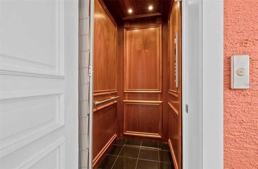 En Venta: $2,999,999 (6 camas, 5 baños, 4676 Pies cuadrados)