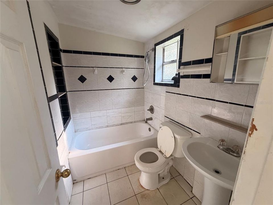 В аренду: $1,200 (2 спален, 1 ванн, 750 Квадратных фут)