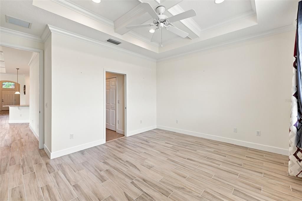 На продажу: $379,900 (3 спален, 2 ванн, 1800 Квадратных фут)