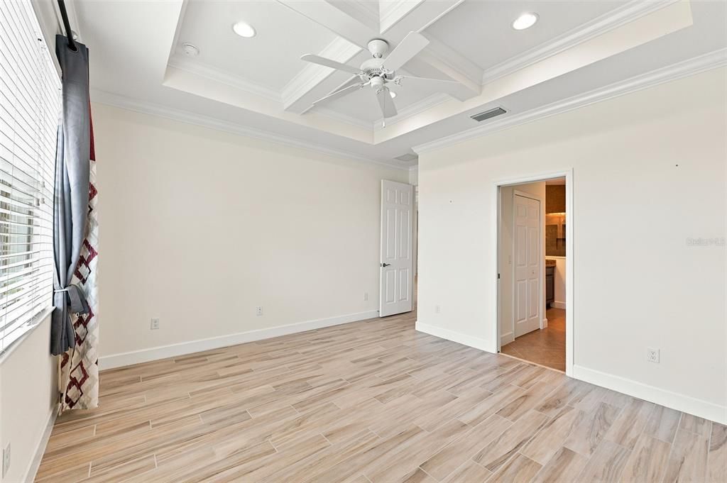 На продажу: $379,900 (3 спален, 2 ванн, 1800 Квадратных фут)